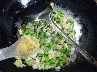 Stir-fried Lamb Tail Bamboo Shoots with Edamame recipe