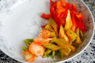 Stir-fried Small River Prawns with Green Peppers recipe