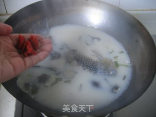 【winter Healthy Vegetables】---mushroom Crucian Carp Soup recipe