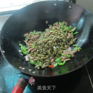 Stir-fried Pork with Garlic and Beans recipe