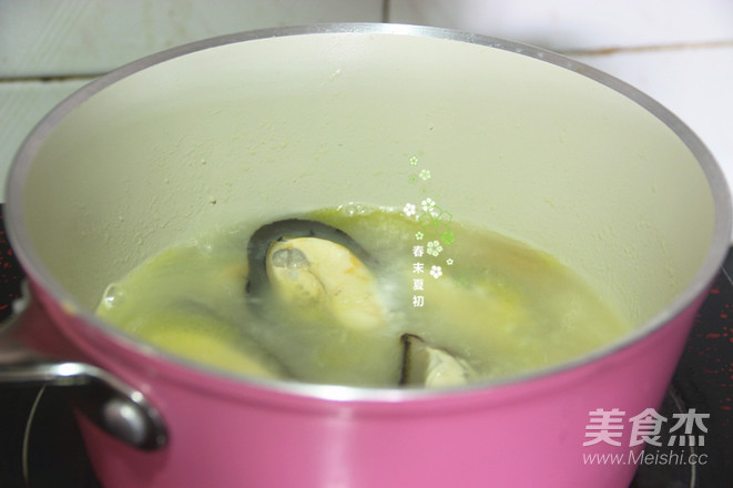 Baked Mussels in Garlic Chicken Sauce recipe