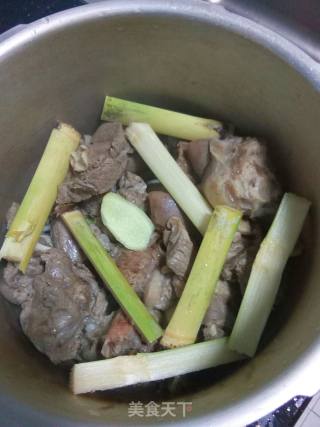 Lamb Soup with Sugarcane and Radish recipe