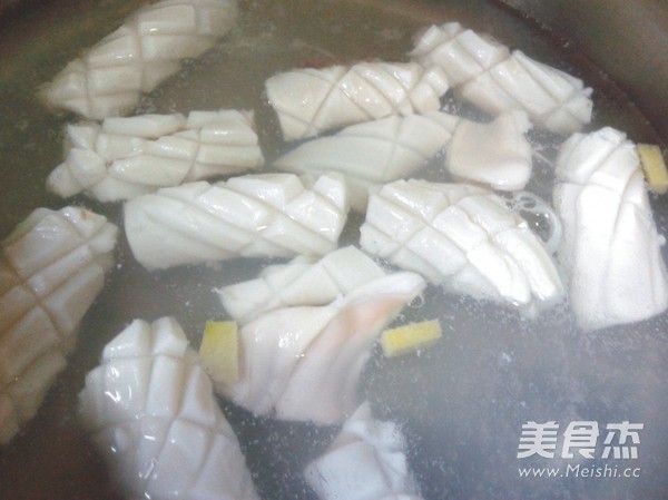 Spicy Fried Squid Roll recipe