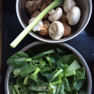 Stir-fried Vegetables with Mushrooms and Shiitake Mushrooms recipe