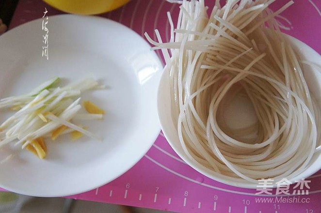 Sauerkraut Pork Stewed Vermicelli recipe