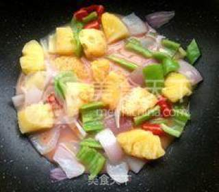 Sweet and Sour Love-----pineapple Stir-fried Chicken recipe