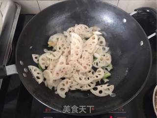 Stir-fried Sliced Pork with Lotus Root recipe