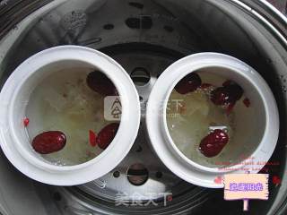 White Fungus, Glutinous Rice and Red Dates Porridge recipe