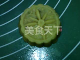 Cantonese Style Five-ren Scallop Mooncake recipe