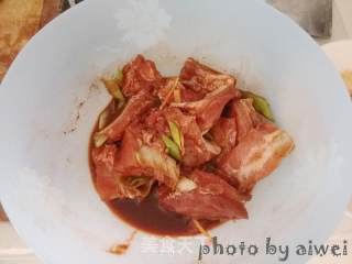 Steamed Pork Ribs with Lotus Leaf Powder recipe