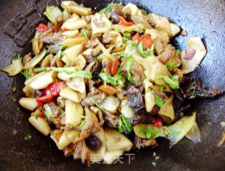 [made of Fried Noodles with Fried Sauce] Colorful Cat's Ear Fried Noodles with Fried Sauce recipe