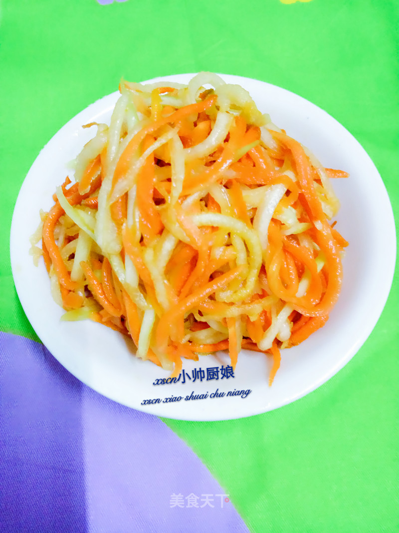 Two-color Radish Strips in Cold Dressing~green Radish and Carrot in Cold Dressing recipe