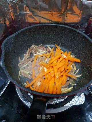 Stir-fried Shredded Beef with Carrots recipe