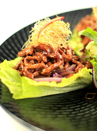 Black Pepper Shredded Beef with Rosa Lettuce recipe