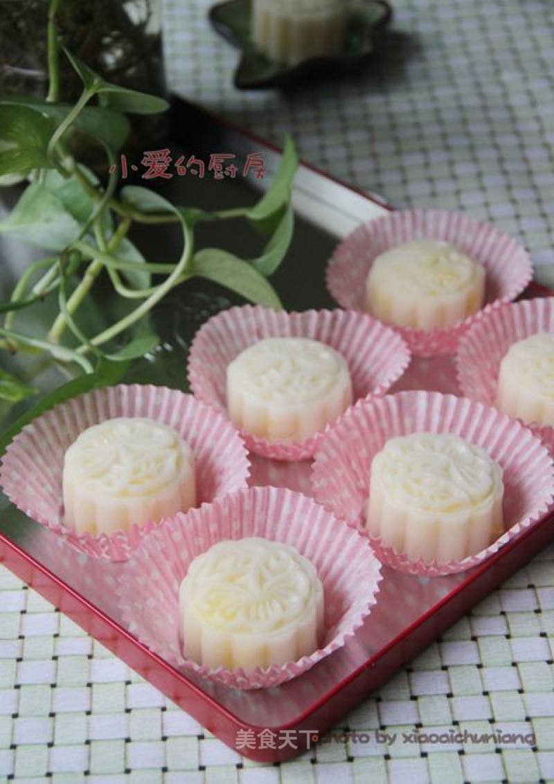 Snowy Mooncakes with Custard Filling recipe