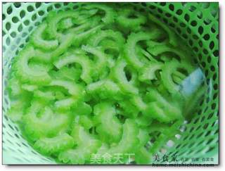 Mushroom Bitter Gourd Black Chicken Soup recipe