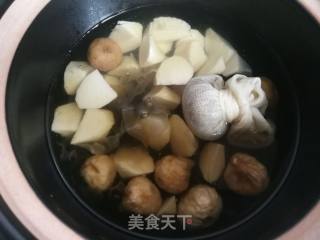 Strawberry Yam and White Fungus Soup recipe