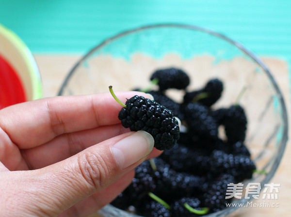 Yogurt Fishing [with Washed Mulberries without Fading, Kiwi Fruit is Dug Out Completely recipe