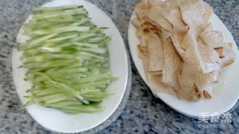 Cucumber Mixed with Bean Curd recipe