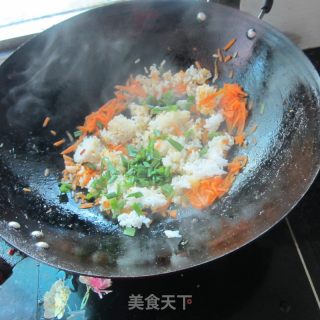 Stir-fried Leftover Rice with Carrot Shreds recipe