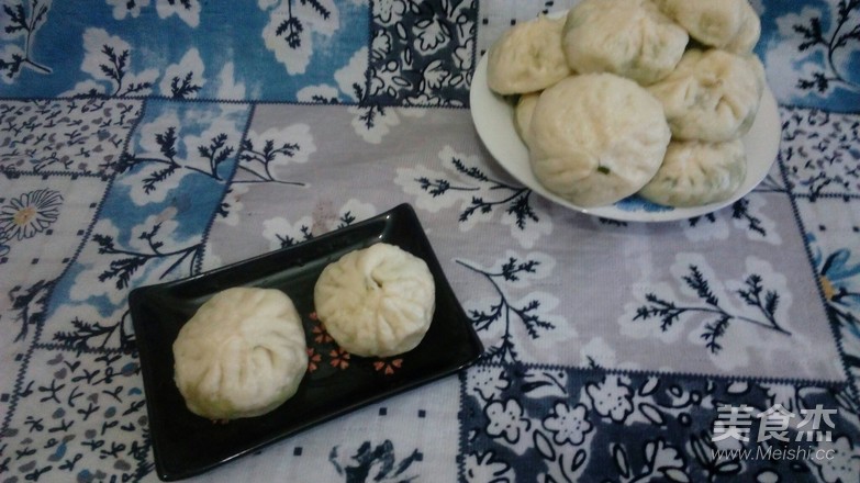 Steamed Buns with Leek Stuffing recipe