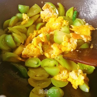 Scrambled Eggs with Green Tomatoes recipe