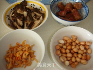 Spicy Glutinous Sausage and Sea Rice Dumplings recipe