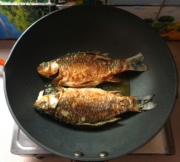 Hot and Sour Crucian Carp recipe