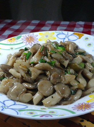 Stir-fried Xiuzhen Mushroom with Pickled Peppers