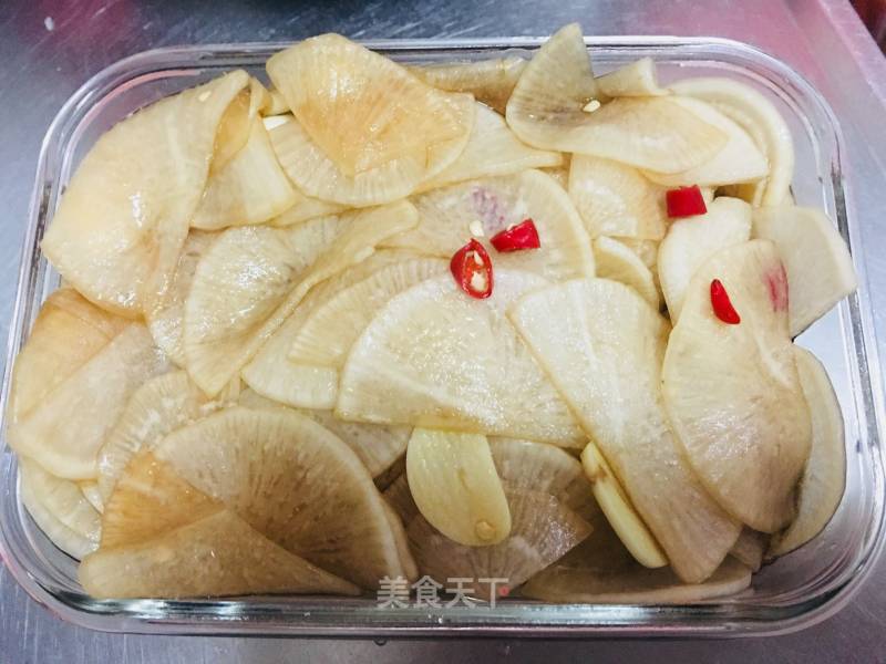 Serving Food-refreshing Radish recipe