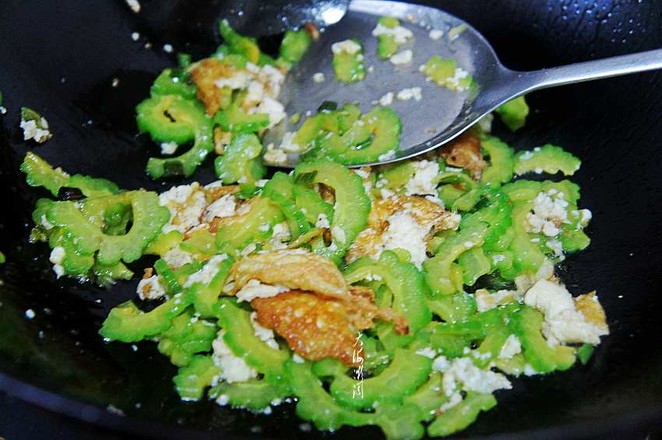 Fried Bitter Gourd with Ostrich Eggs recipe