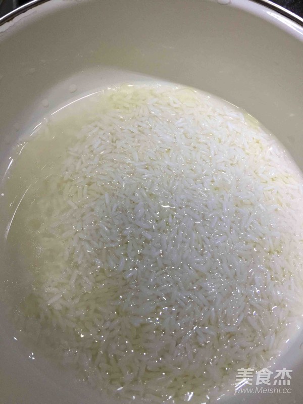 Cantonese-style Preserved Egg and Lean Meat Porridge recipe