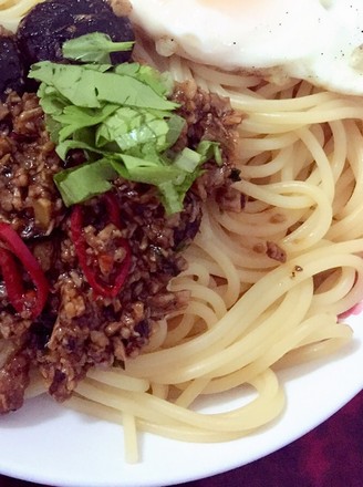 Spaghetti with Mushroom Meat Sauce recipe