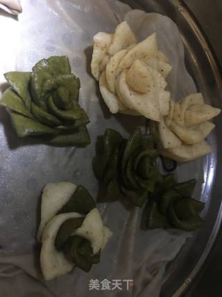 Barley Grass Succulent Steamed Buns recipe