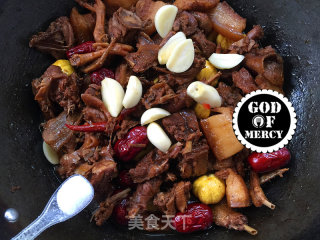 The Deliciously Tempted Young Pigeons-roasted Chestnut Pigeons at The Mid-autumn Festival recipe