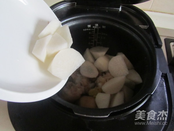 White Radish Hoof Soup recipe