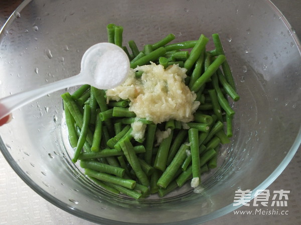 Garlic Mixed with Beans recipe