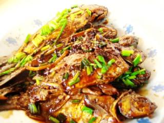 Wild Small Crucian Carp with Green Onion recipe