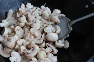 "fresh" and Delicious Simple Quick-handed Dishes-stir-fried Fresh Mushrooms recipe