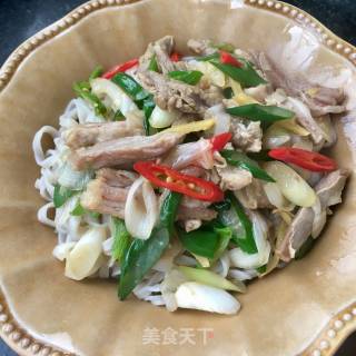 Stir-fried Mutton Noodles with Green Onions recipe