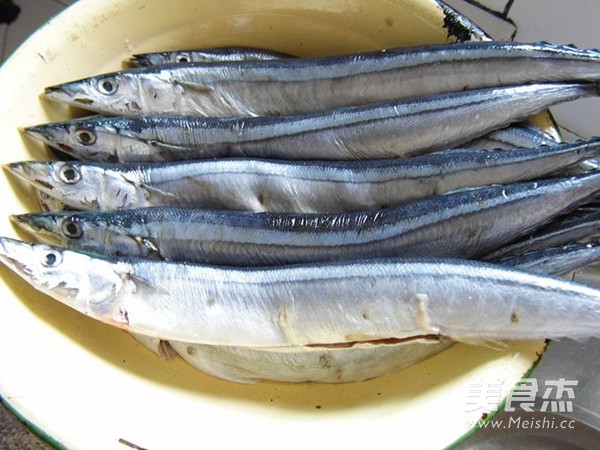 Pan-fried Spicy Saury recipe