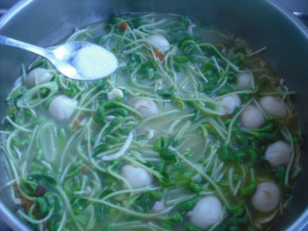 Whitebait Soup with Bean Sprouts and Quail Eggs recipe