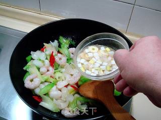 Stir-fried Shrimp Balls with Celery and Lily recipe