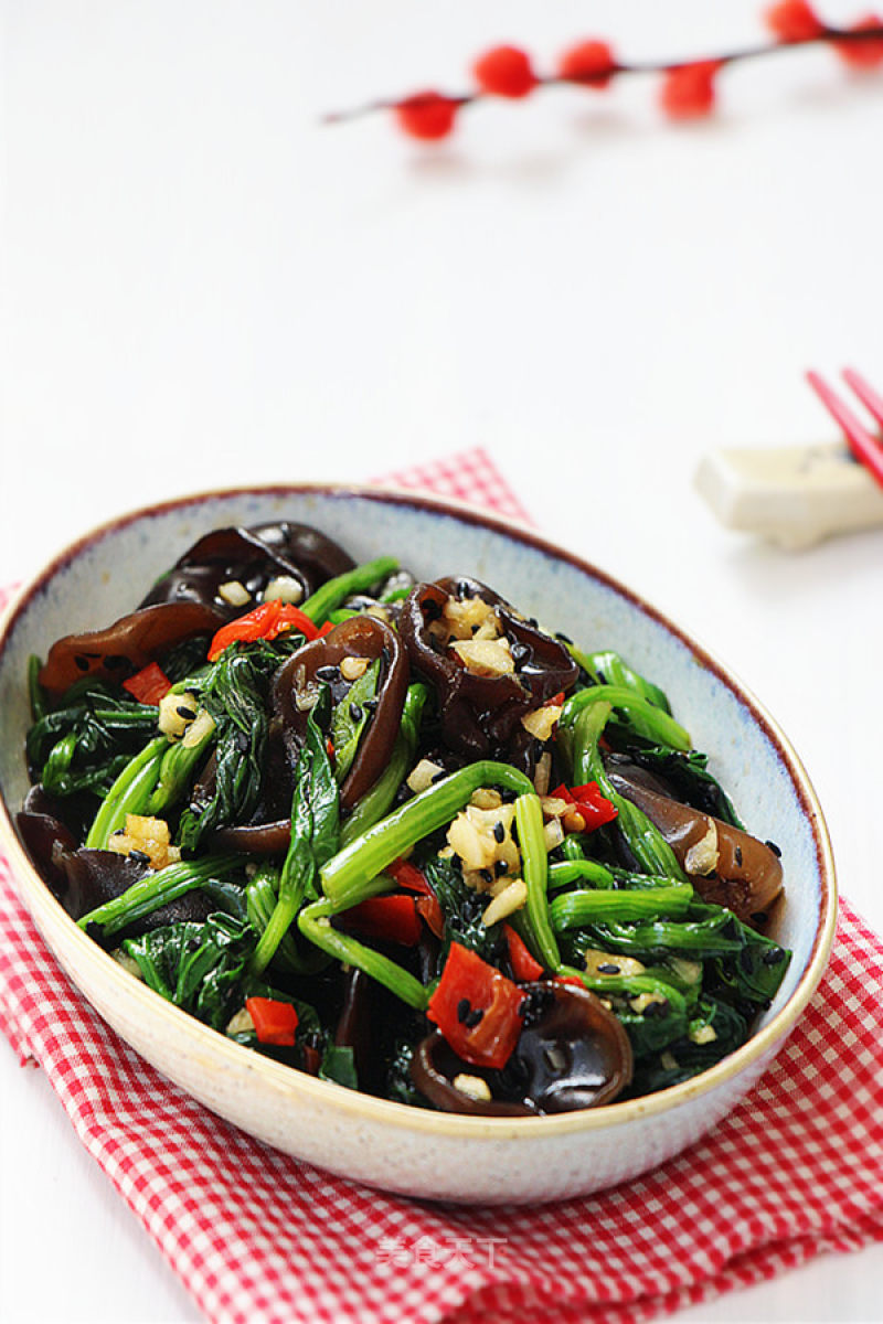 Spinach with Fungus recipe