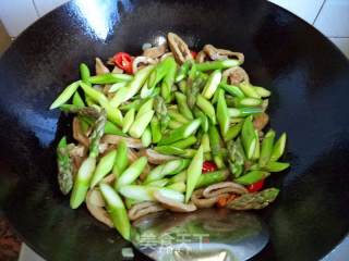 Stir-fried Beef Intestines with Asparagus recipe