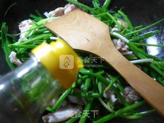 Braised Bullfrog with Chives recipe