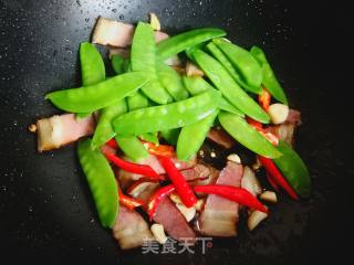 Fried Bacon with Snow Peas recipe