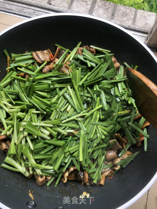 Stir-fried Chinese Chives with Sliced Rice Eel recipe