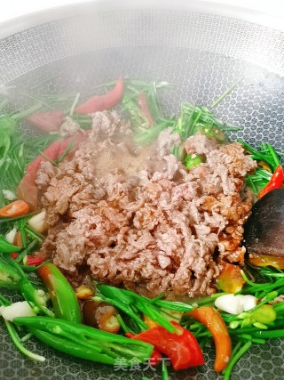 Stir-fried Beef with Leek Moss recipe