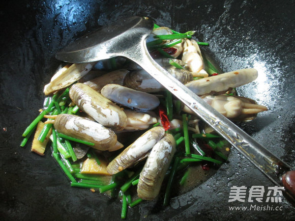 Fried Razor Clams with Leek Flowers recipe